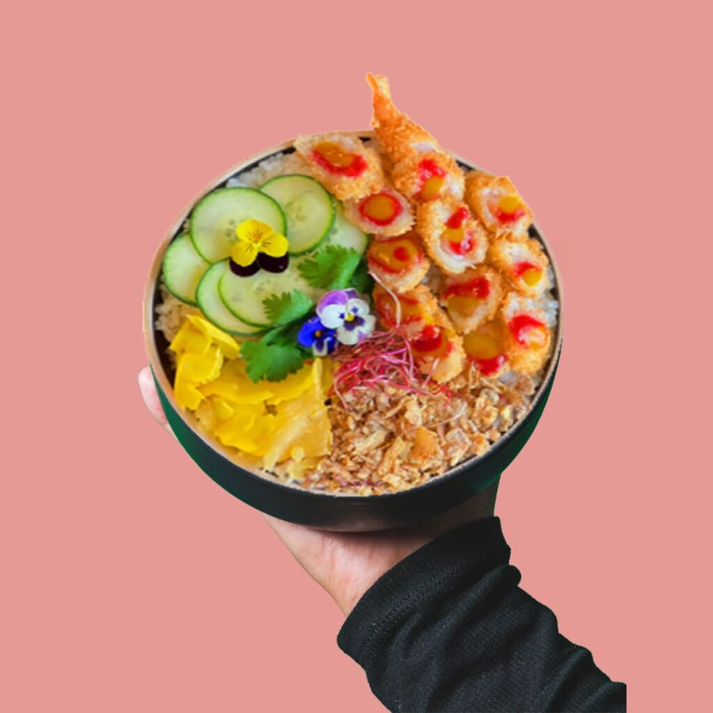 Pokés aux crevettes, accompagné de riz et légumes frais - Tastyrice