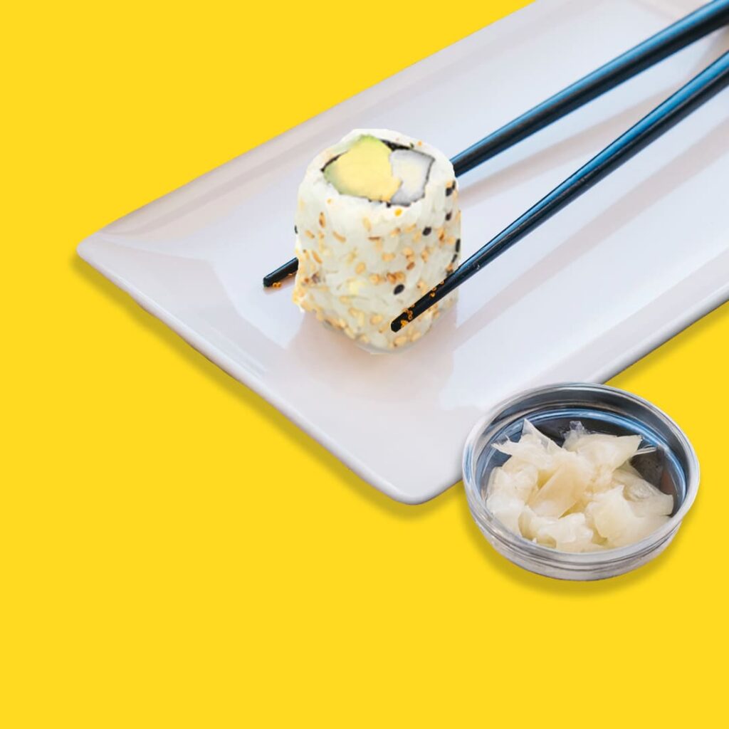 California roll avec avocat crémeux, cream cheese et sésame grillé - une spécialité halal Tastyrice - california