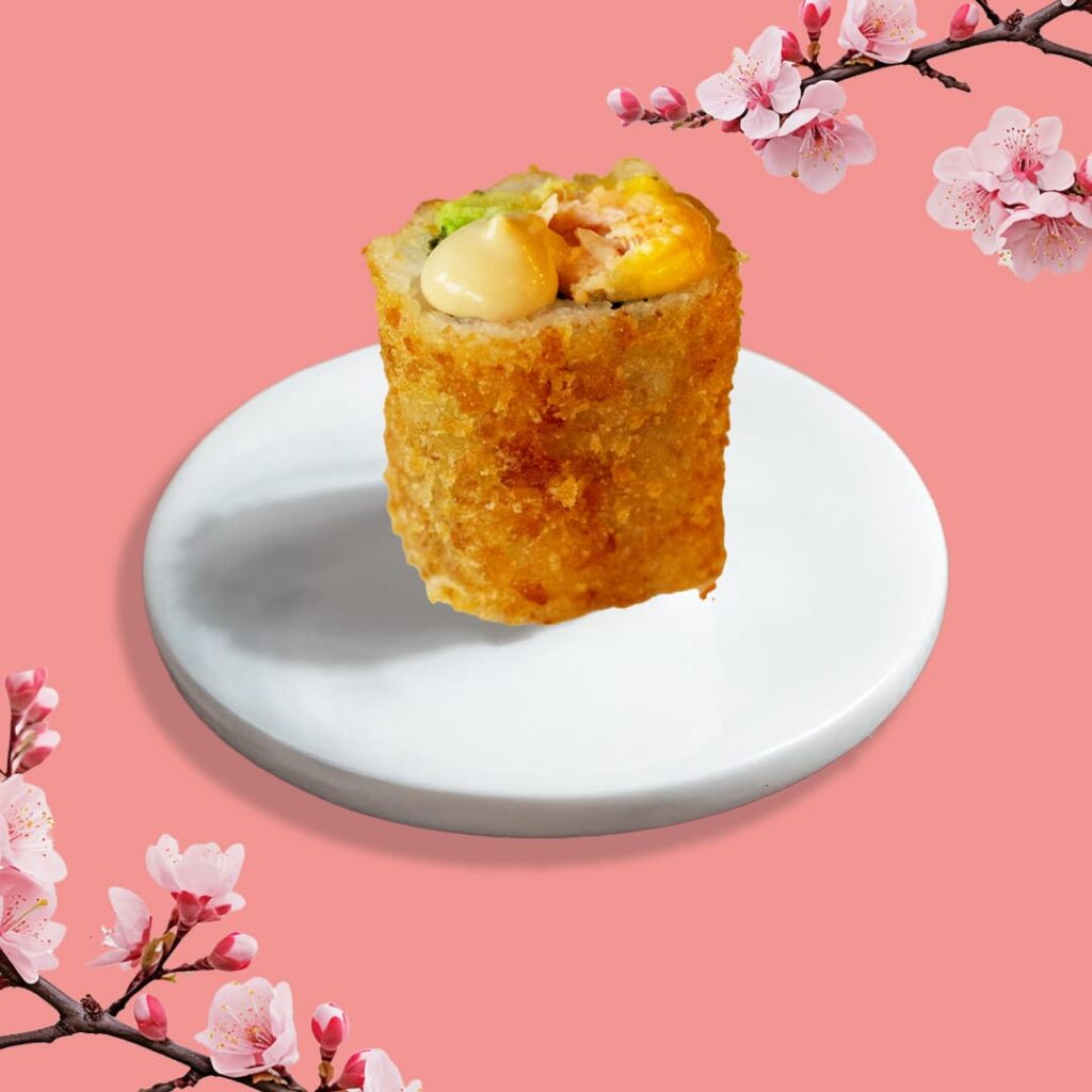 California frits avec saumon tataki, avocat, fromage fondu, sésame grillé et sauce teriyaki - spécialité de Tastyrice - california sushi frits