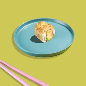 California roll au thon cuit mayonnaise, avocat et crevettes tempura - une spécialité de Tastyrice - tasty collection