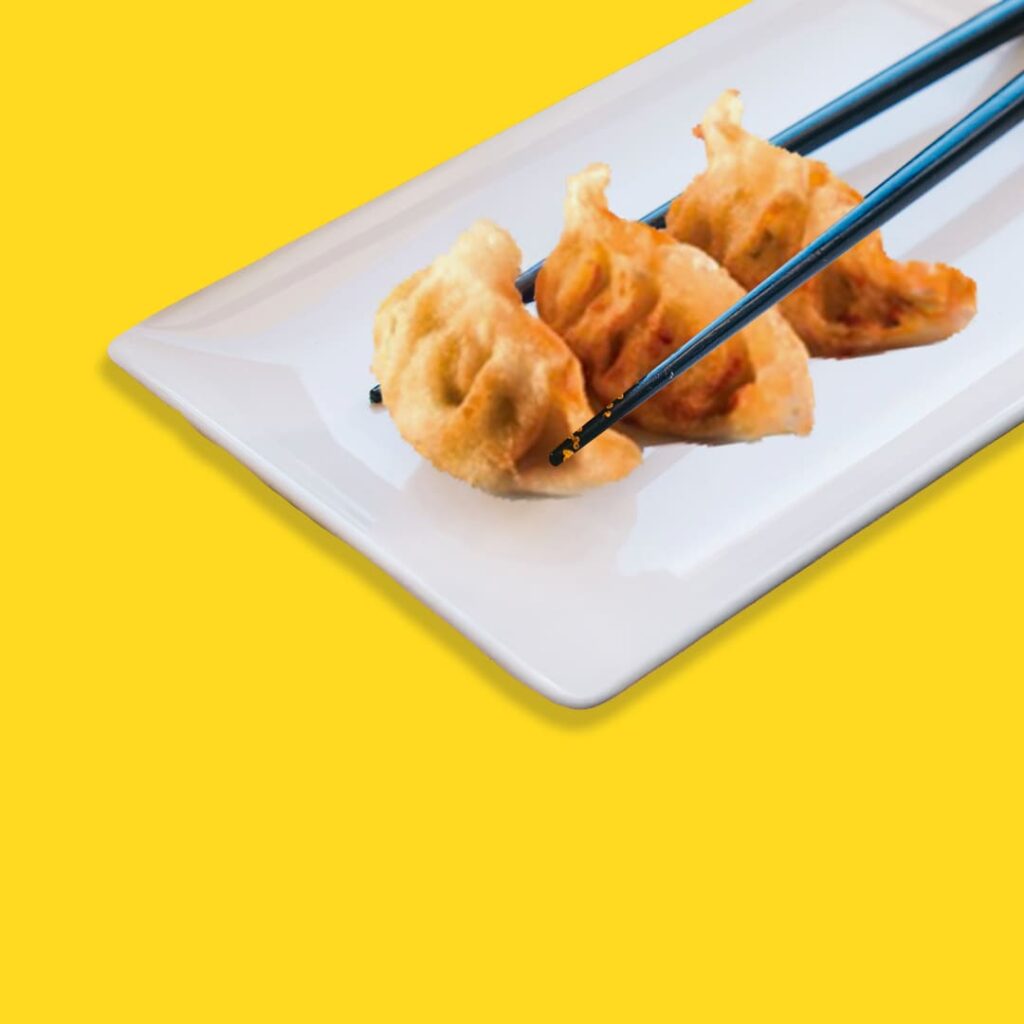 Gyozas à la pomme : des raviolis japonais sucrés, garnis de pommes fondantes et légèrement caramélisées - dessert original de Tastyrice - desserts