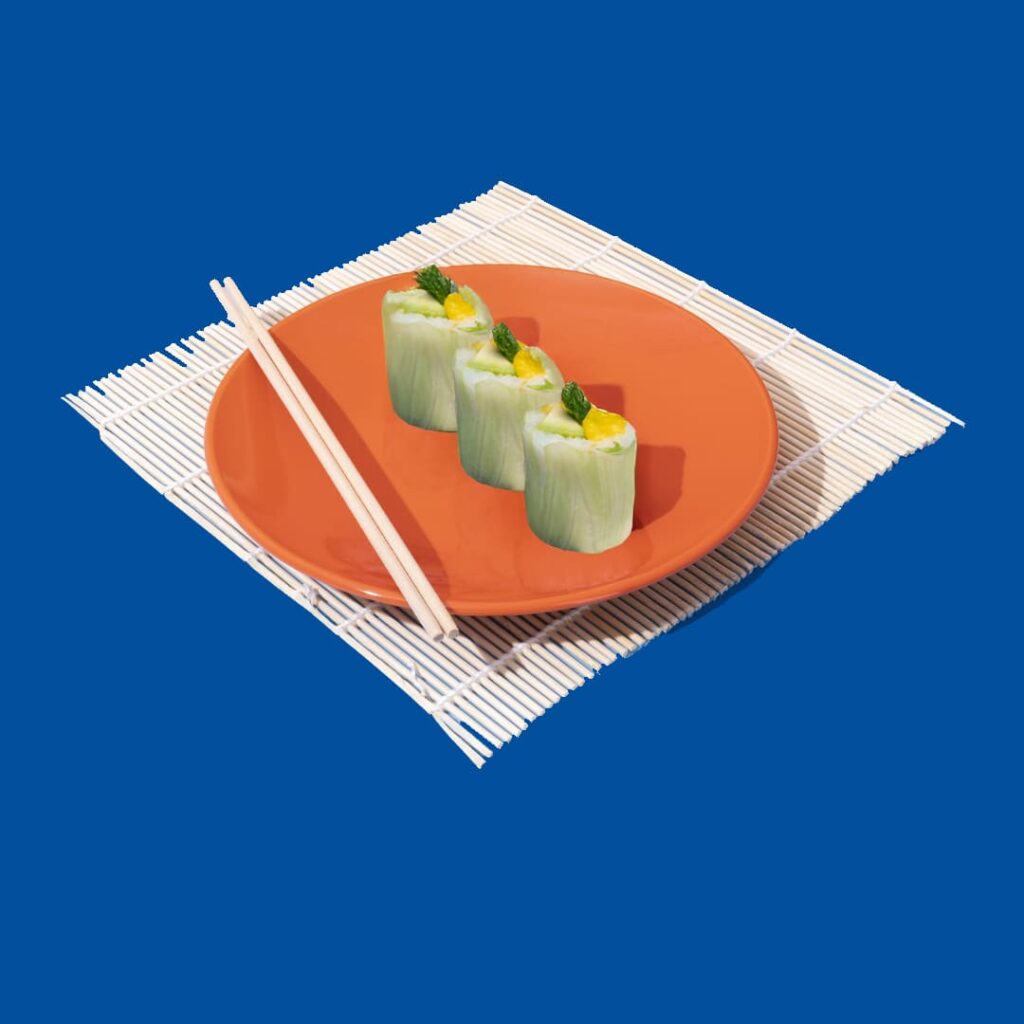 Maki green avec mangue sucrée, enrobé dans une feuille de soja verte - une option exotique et légère de Tastyrice - Makis