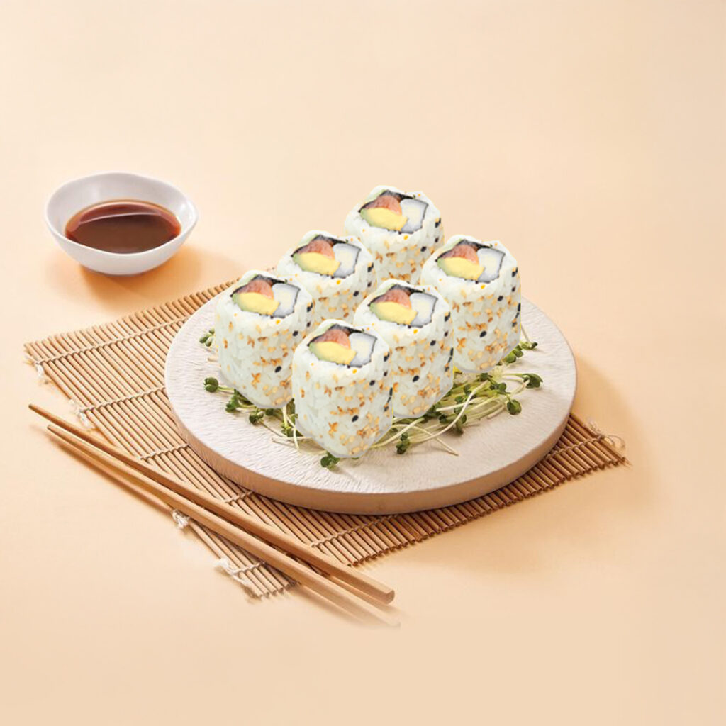 California roll Atlantic Tastyrice garni de saumon et avocat, entouré de riz au sésame. - Sushi Paris - Sushi Bordeaux