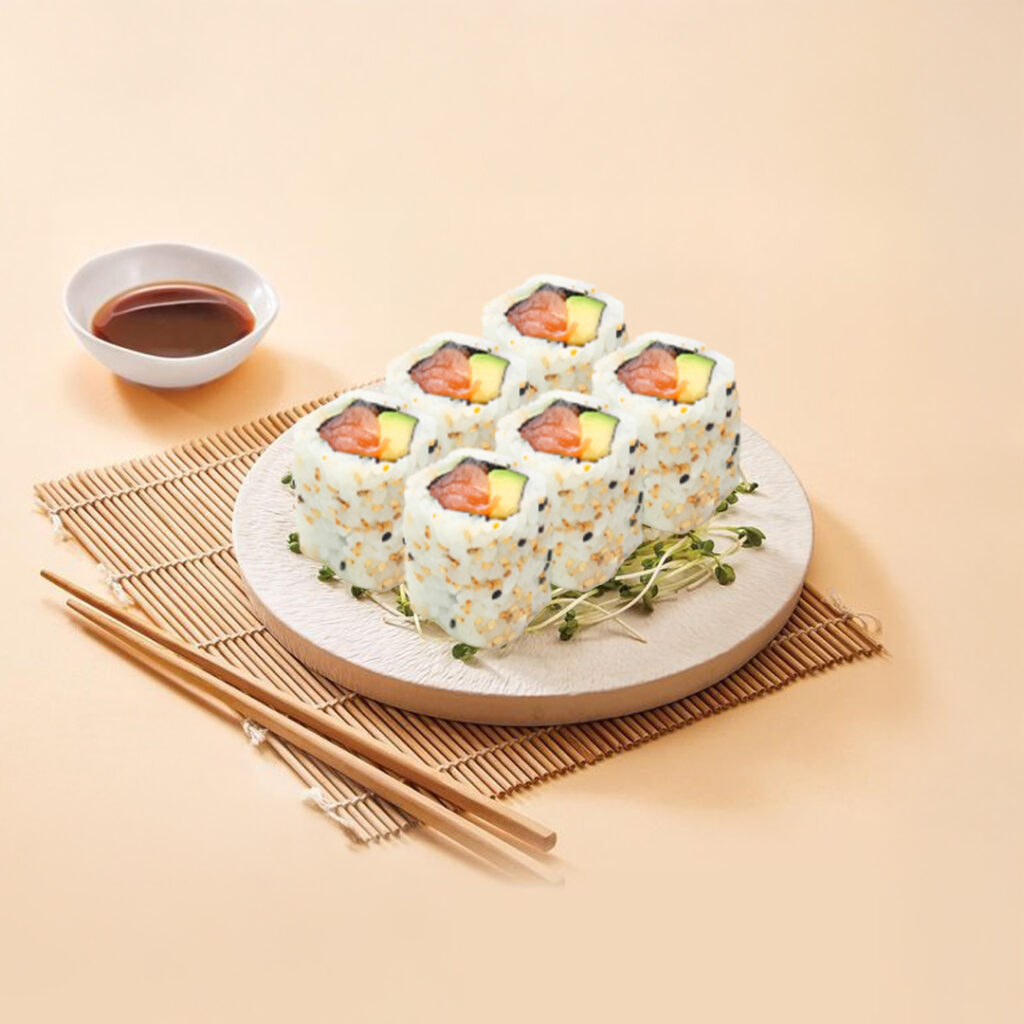 California roll Tastyrice garni de saumon frais et avocat, avec riz au sésame. - Sushi Paris - Sushi Bordeaux