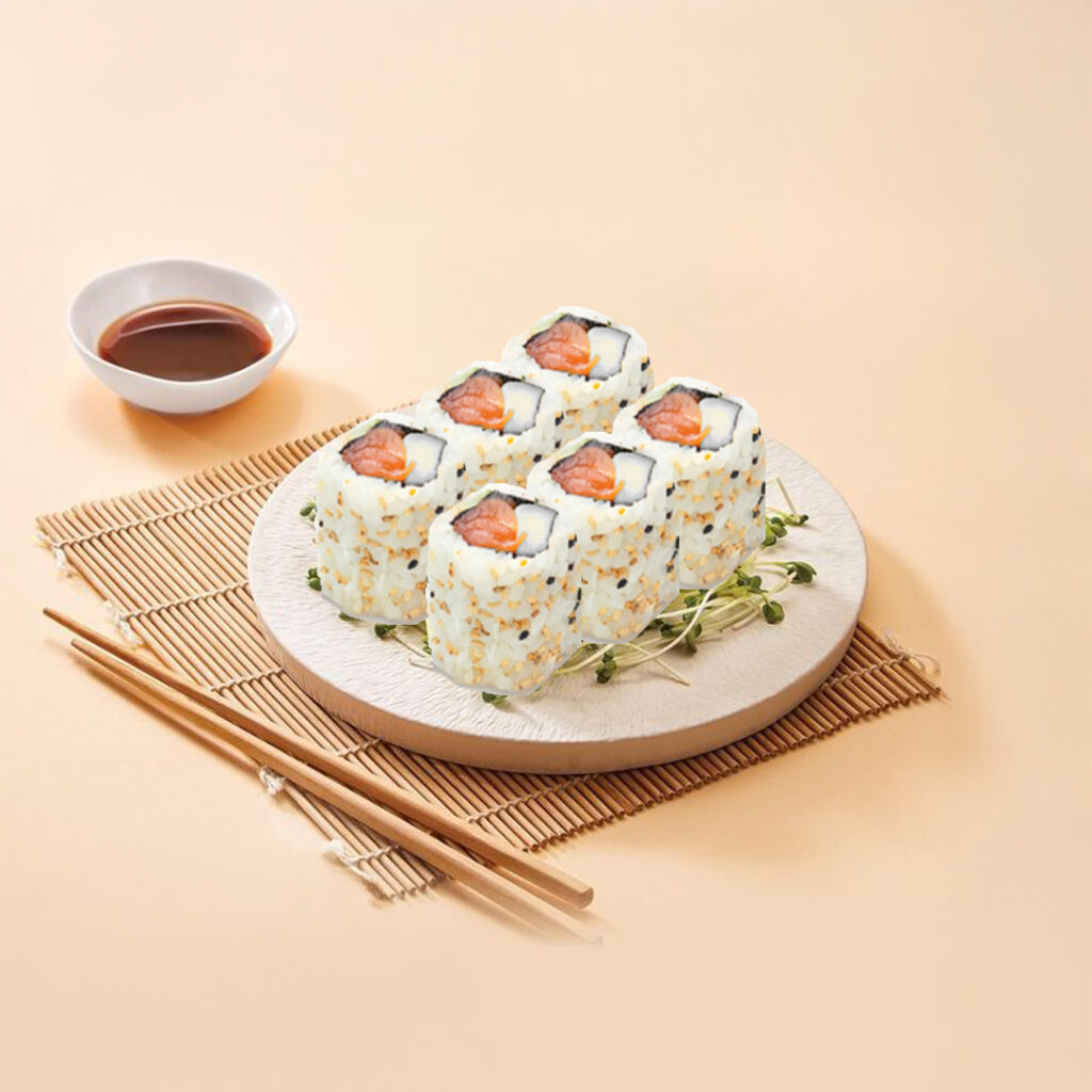 California roll Tastyrice au saumon et fromage frais, présenté sur assiette blanche. - Sushi Paris - Sushi Bordeaux