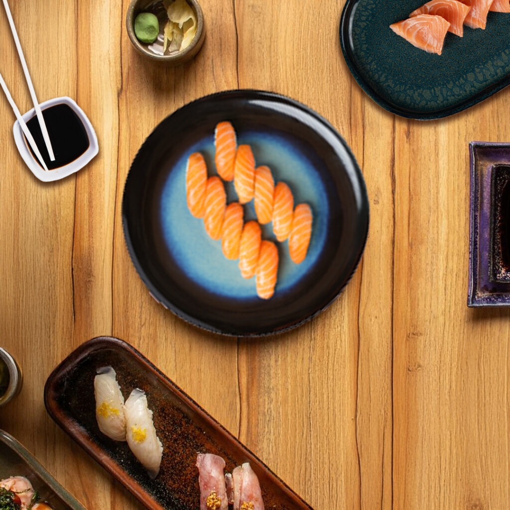 Menu sushis 2 Tastyrice avec assortiment de sushis saumon frais, présenté sur assiette noire. - Sushi Paris - Sushi Bordeaux