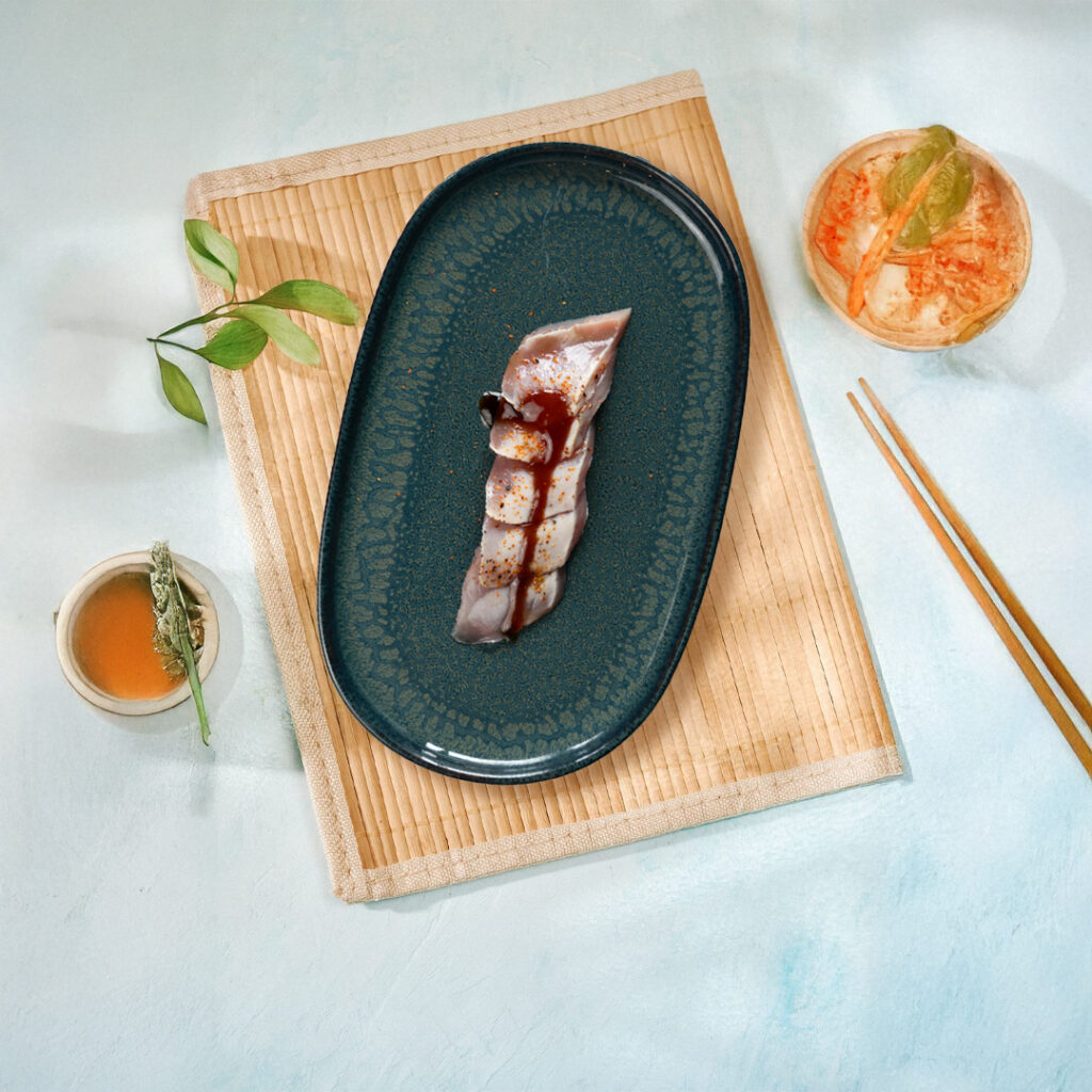 Tataki de thon grillé Tastyrice, coupé en fines tranches et assaisonné. - Sushi Paris - Sushi Bordeaux - Sashimis - Tatakis